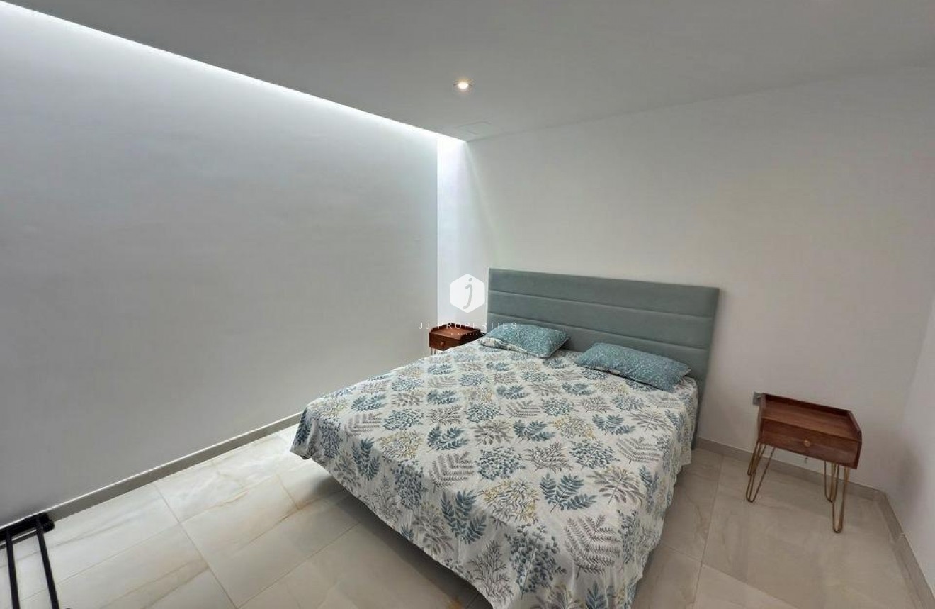 Resale - Villa -
Orihuela Costa - Villamartín
