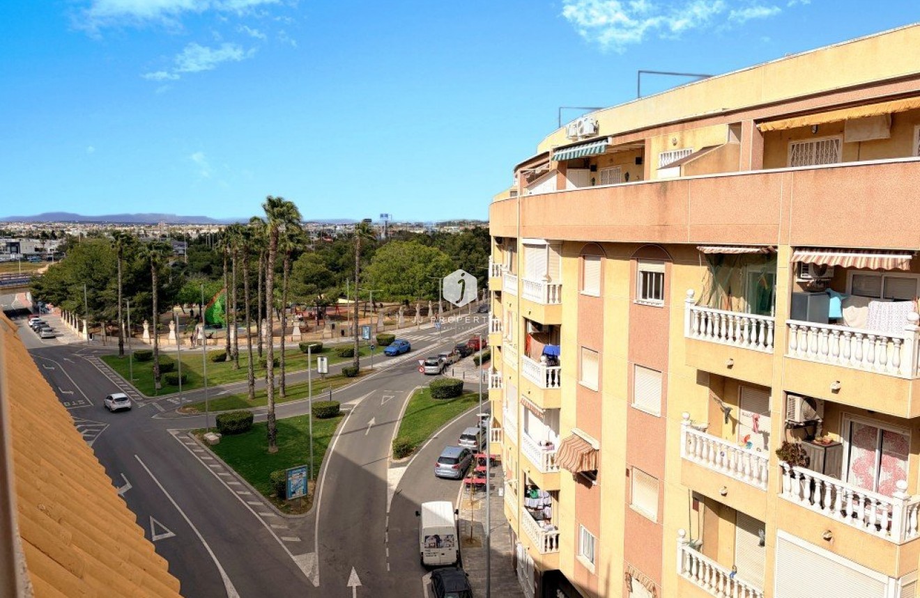 D'occasion - Attique -
Torrevieja - Costa Blanca
