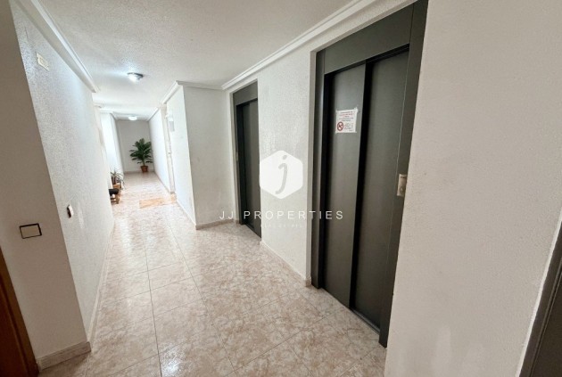 D'occasion - Attique -
Torrevieja - Costa Blanca