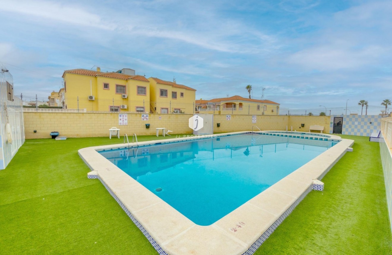 Resale - Bungalow -
Torrevieja - El chaparral