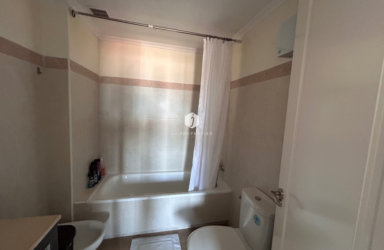 Aus zweiter Hand - Wohnung -
Jacarilla - Inland