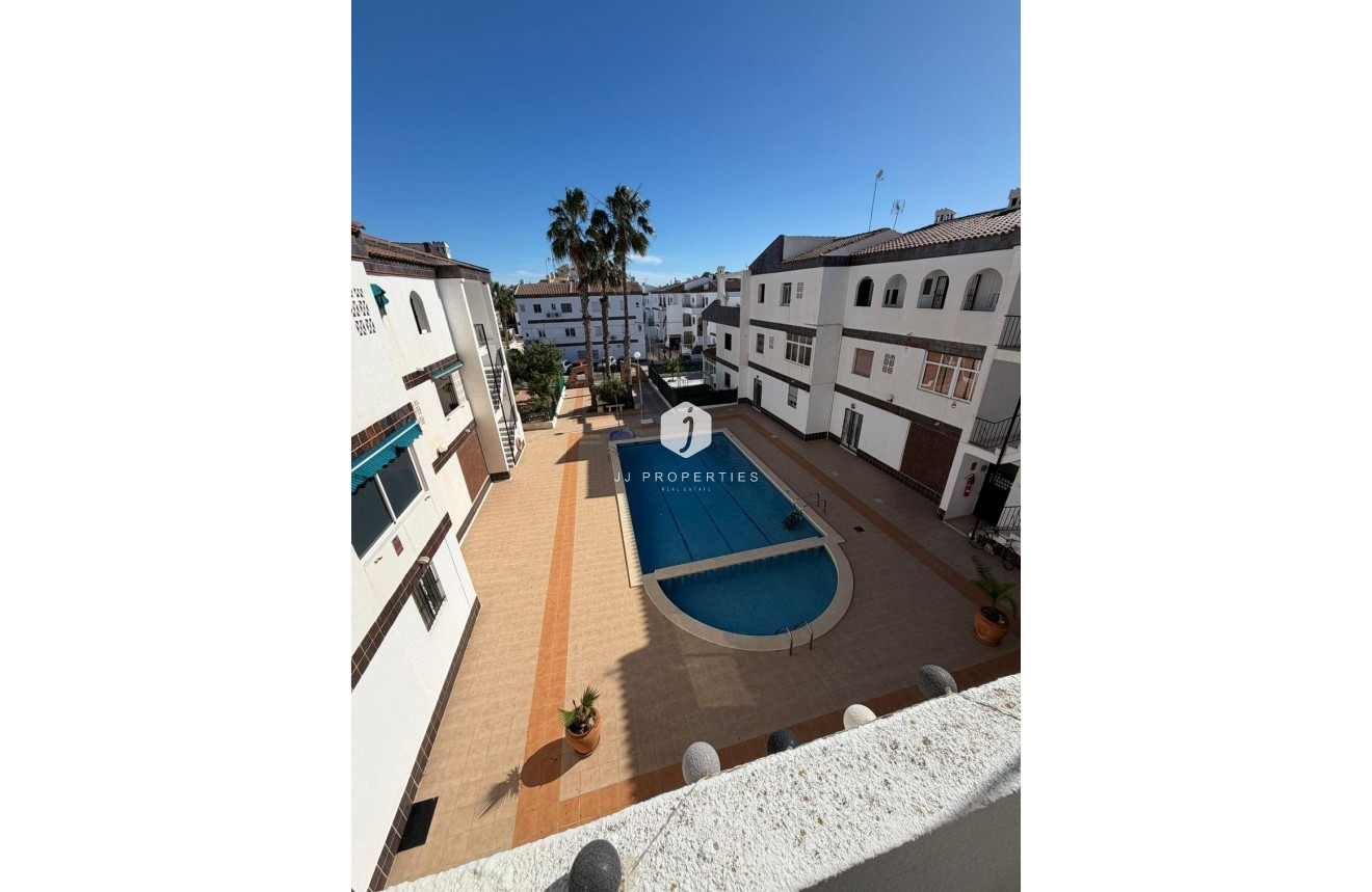 D'occasion - Appartement -
Torrevieja - Punta prima
