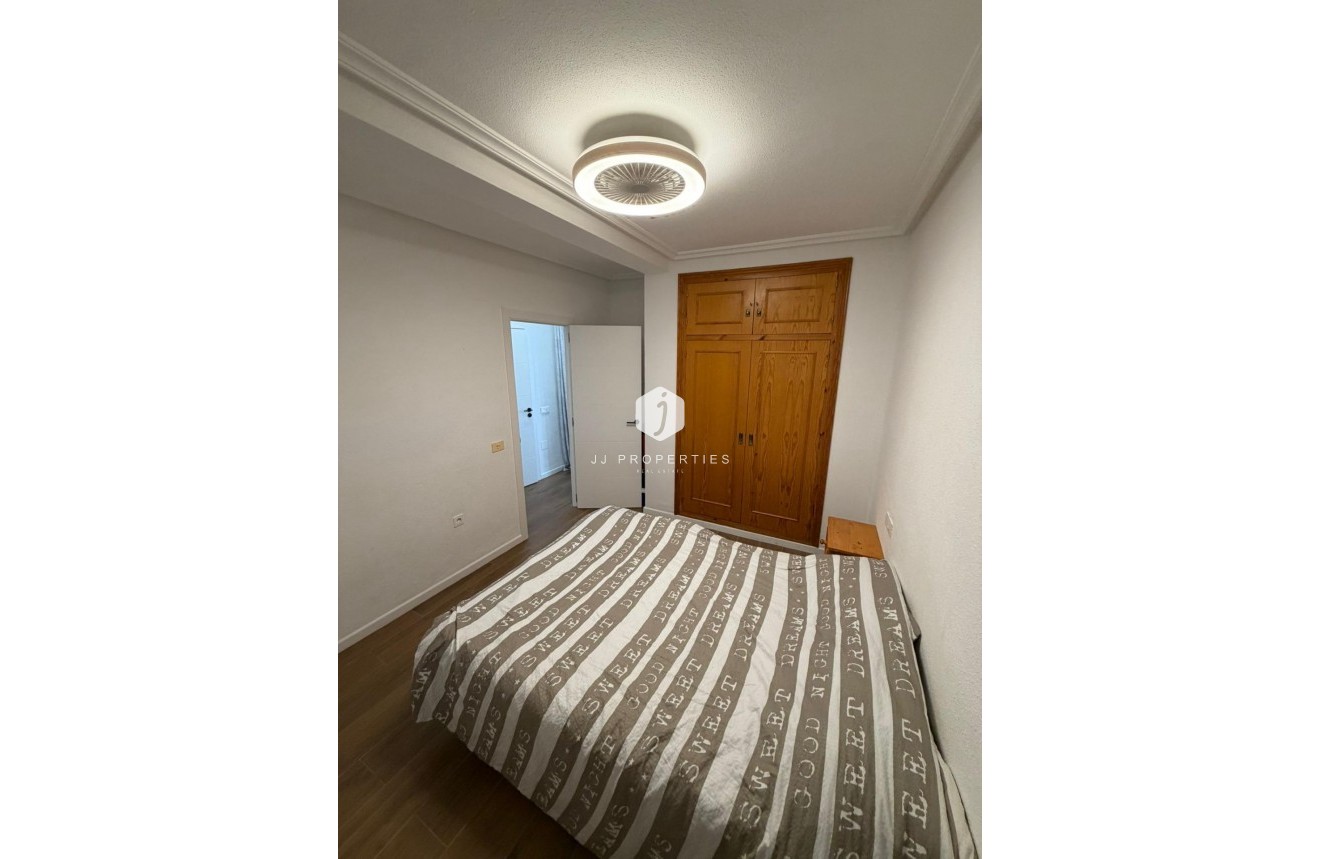 D'occasion - Appartement -
Torrevieja - Punta prima