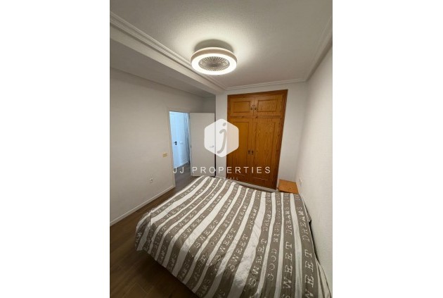 D'occasion - Appartement -
Torrevieja - Punta prima