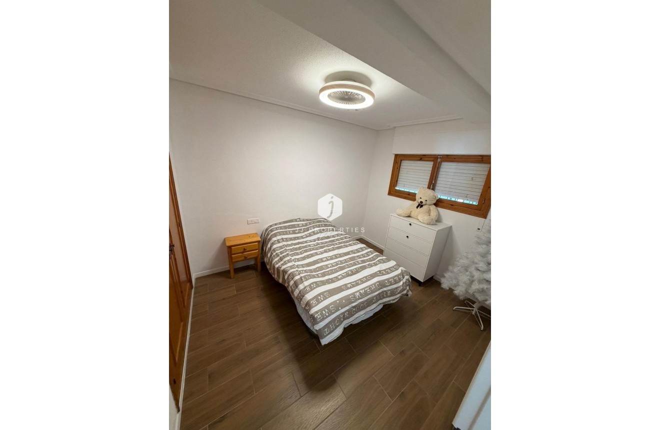 D'occasion - Appartement -
Torrevieja - Punta prima