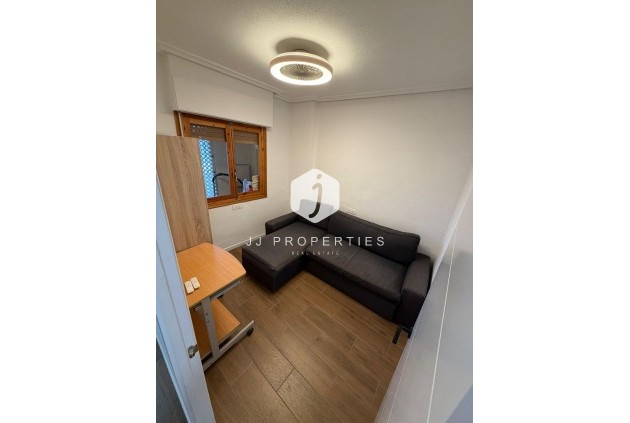 D'occasion - Appartement -
Torrevieja - Punta prima