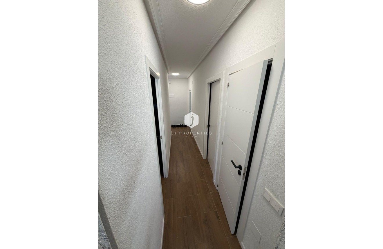 D'occasion - Appartement -
Torrevieja - Punta prima