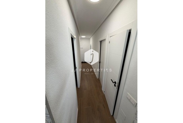 D'occasion - Appartement -
Torrevieja - Punta prima