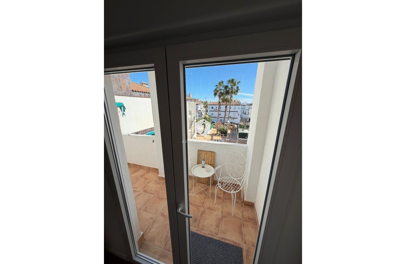 D'occasion - Appartement -
Torrevieja - Punta prima