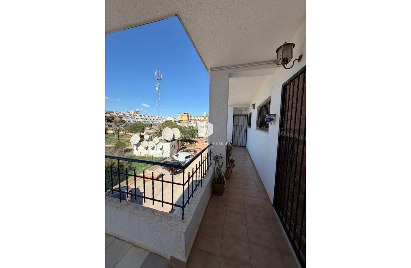 D'occasion - Appartement -
Torrevieja - Punta prima