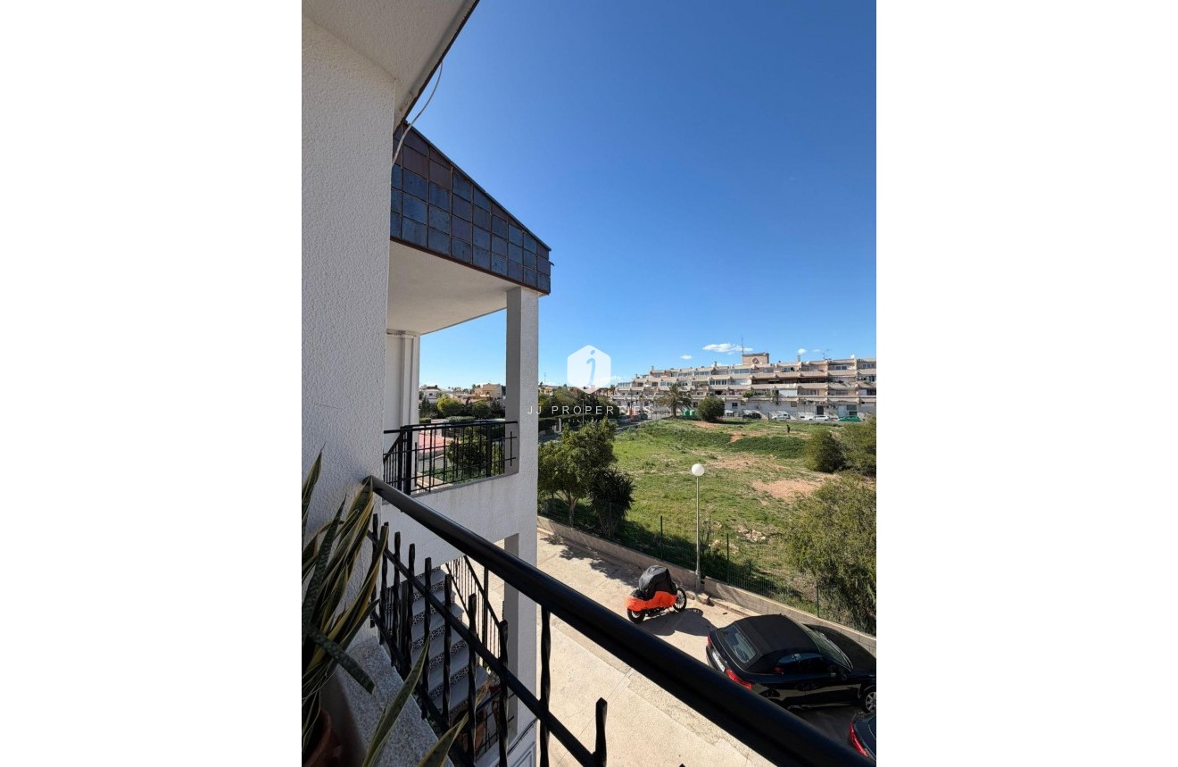 D'occasion - Appartement -
Torrevieja - Punta prima