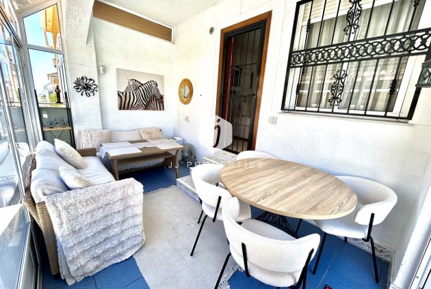 Resale - Chalet -
Punta Prima - Costa Blanca