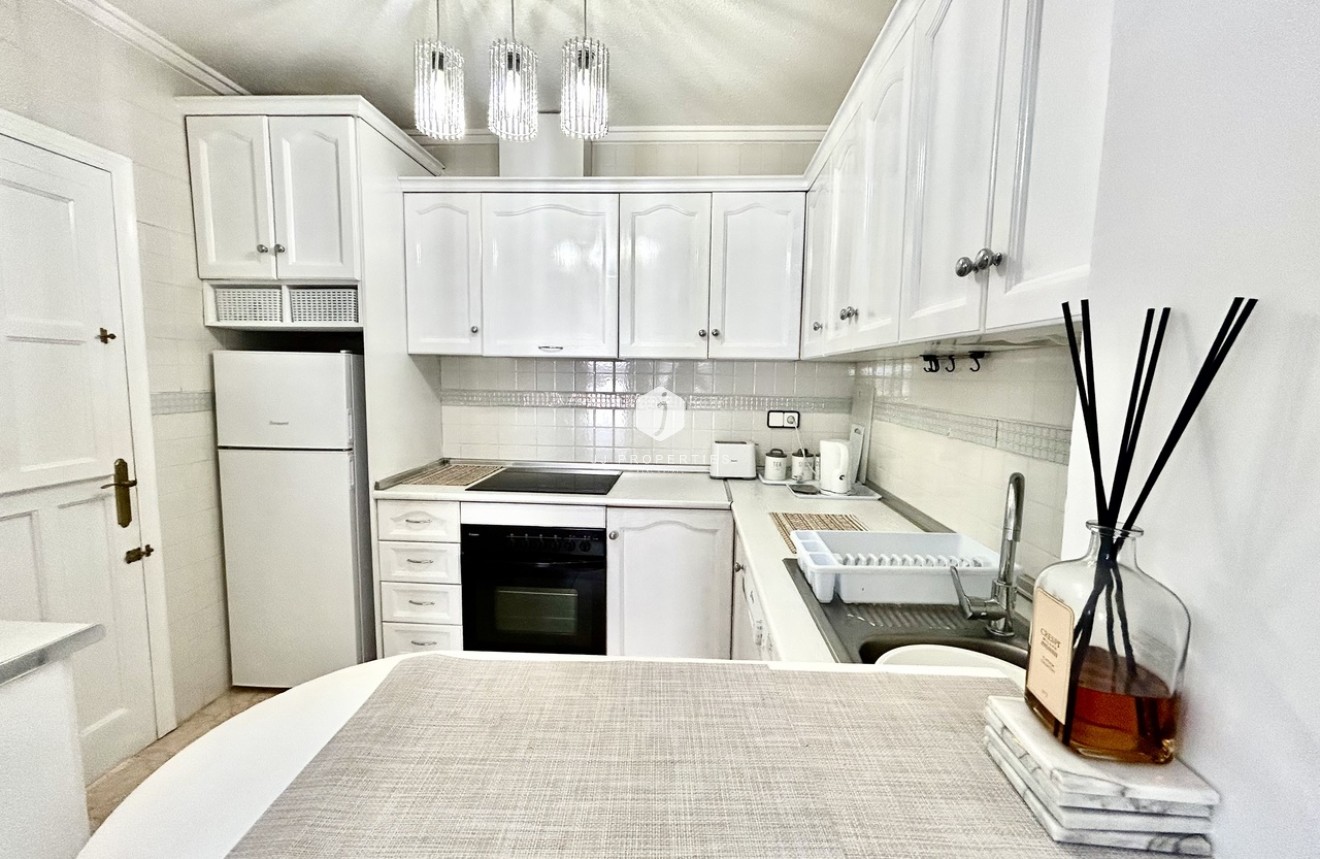 Resale - Chalet -
Punta Prima - Costa Blanca