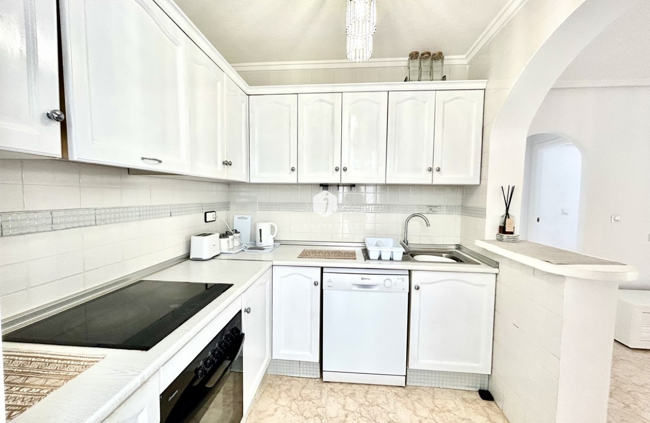 Resale - Chalet -
Punta Prima - Costa Blanca