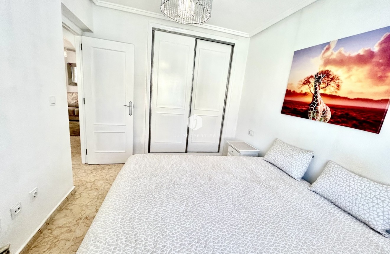 Resale - Chalet -
Punta Prima - Costa Blanca