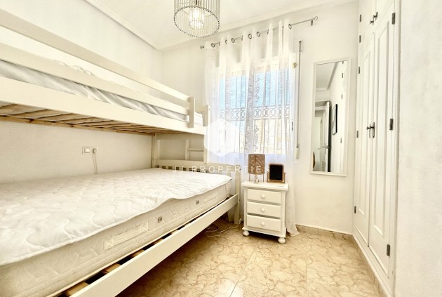 Resale - Chalet -
Punta Prima - Costa Blanca