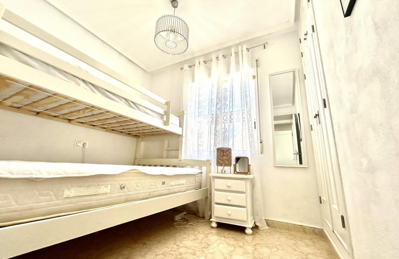 Resale - Chalet -
Punta Prima - Costa Blanca