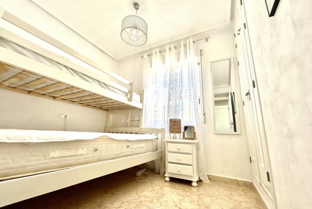 Resale - Chalet -
Punta Prima - Costa Blanca