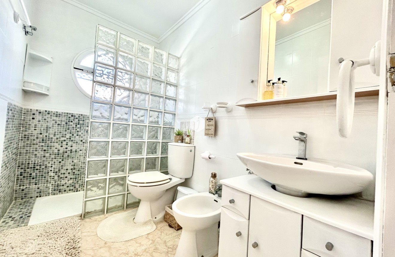 Resale - Chalet -
Punta Prima - Costa Blanca
