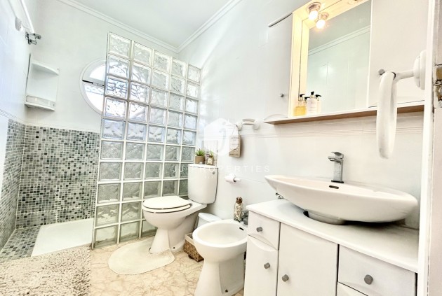 Resale - Chalet -
Punta Prima - Costa Blanca