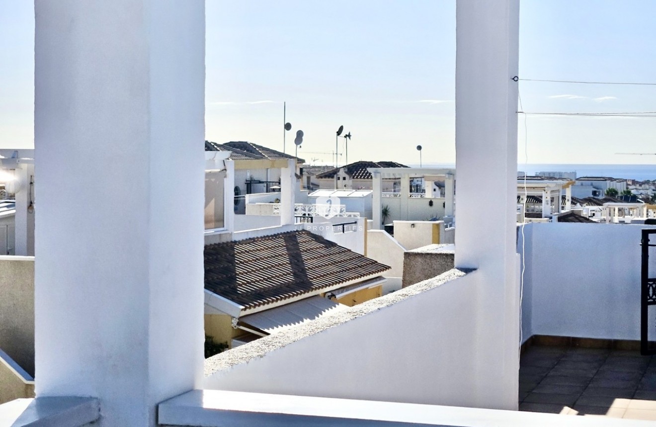 Resale - Chalet -
Punta Prima - Costa Blanca