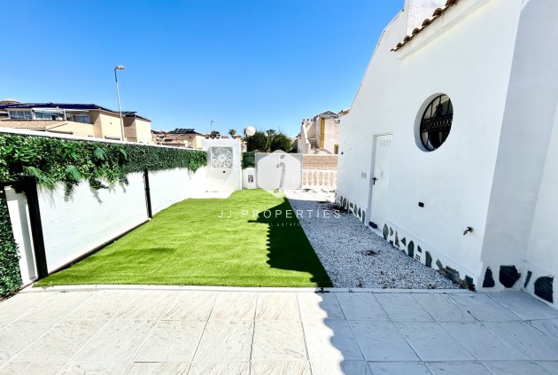 Resale - Chalet -
Punta Prima - Costa Blanca