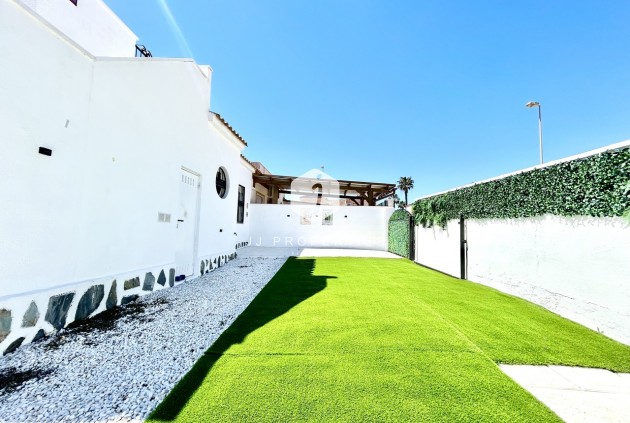Resale - Chalet -
Punta Prima - Costa Blanca