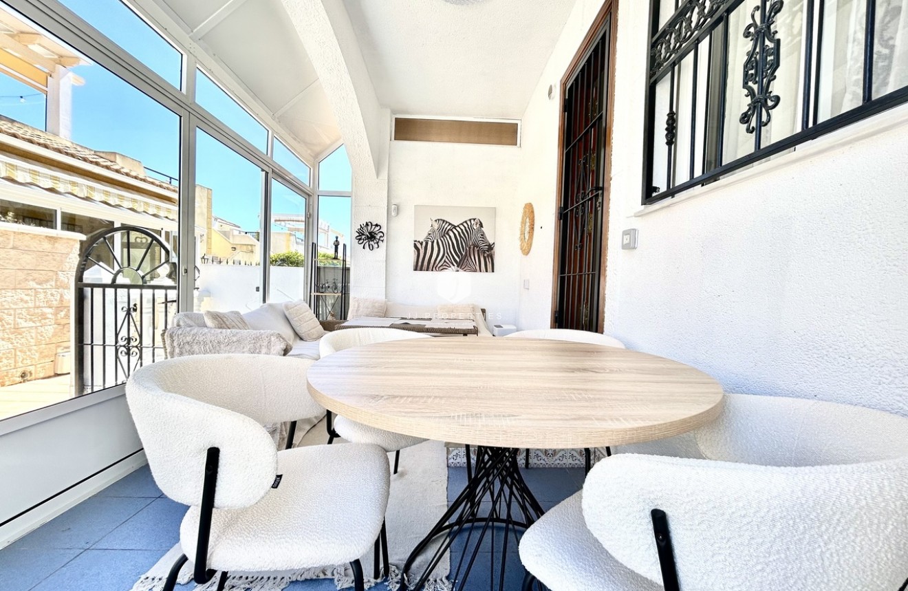 Resale - Chalet -
Punta Prima - Costa Blanca