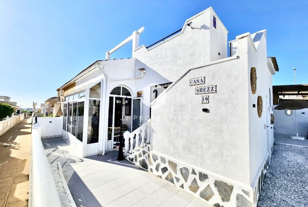 Resale - Chalet -
Punta Prima - Costa Blanca