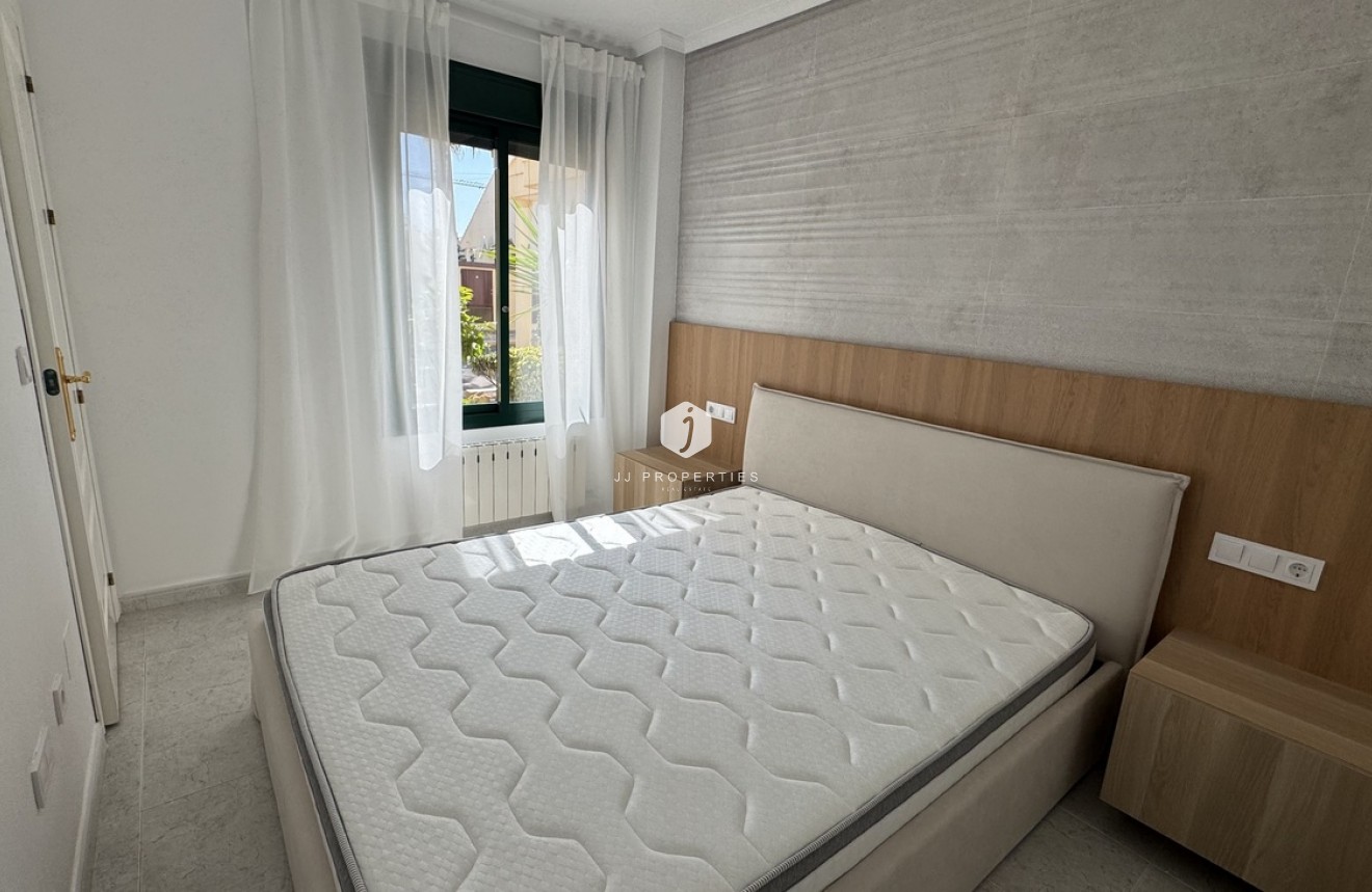 Z drugiej ręki - Mieszkanie w bloku -
Lomas De Campoamor - Costa Blanca