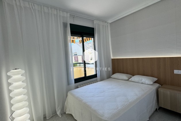 Z drugiej ręki - Mieszkanie w bloku -
Lomas De Campoamor - Costa Blanca