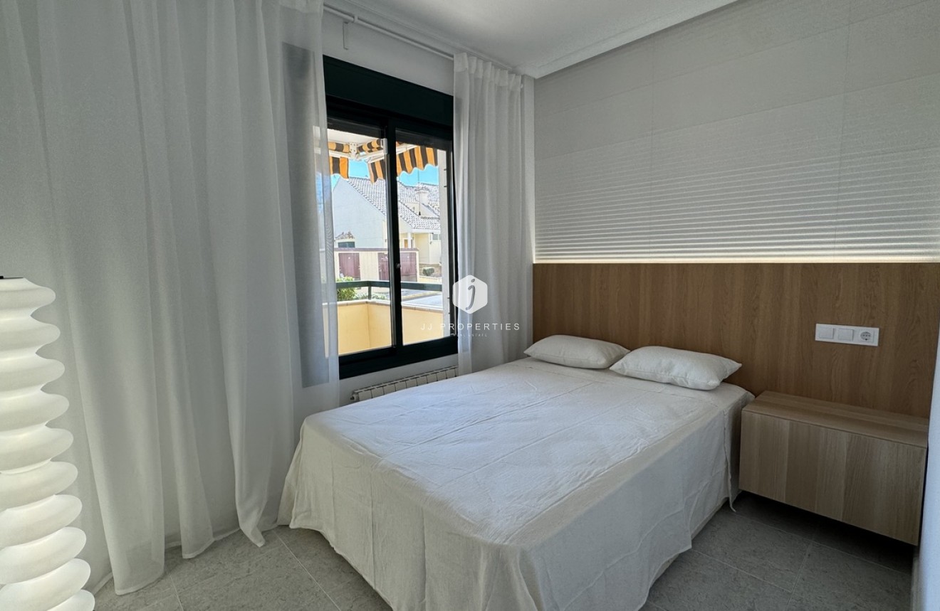 Z drugiej ręki - Mieszkanie w bloku -
Lomas De Campoamor - Costa Blanca