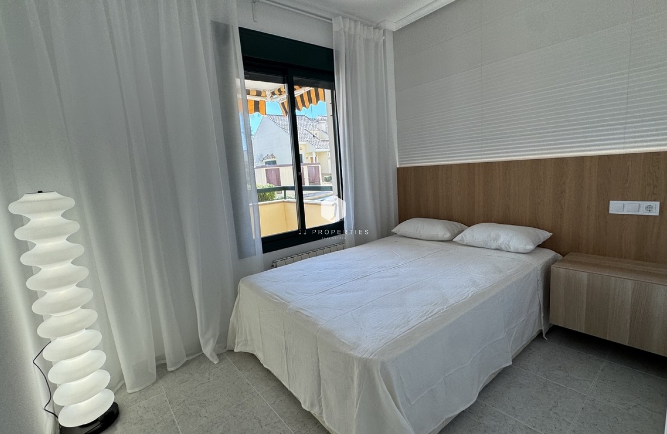 Z drugiej ręki - Mieszkanie w bloku -
Lomas De Campoamor - Costa Blanca