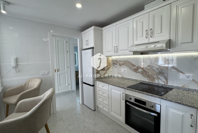 Z drugiej ręki - Mieszkanie w bloku -
Lomas De Campoamor - Costa Blanca