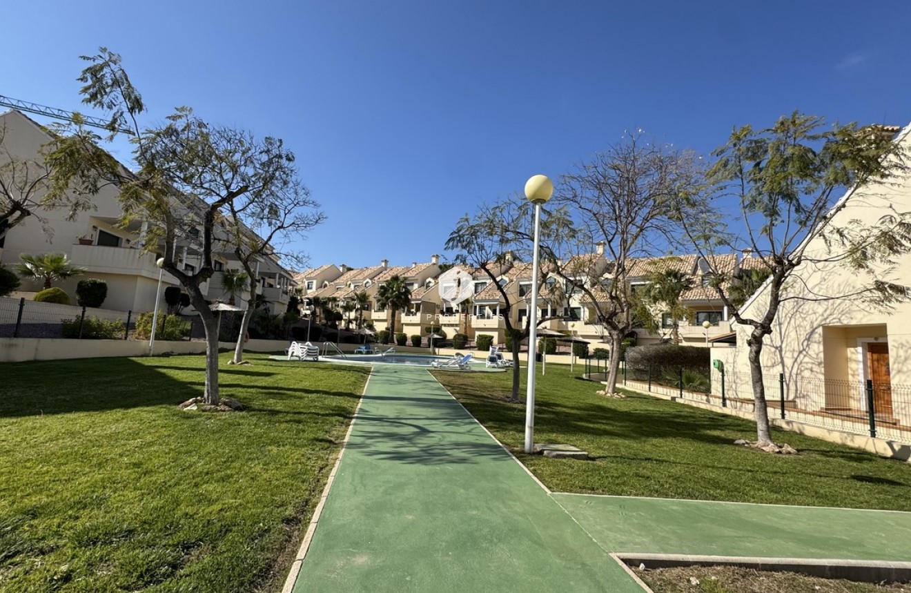Z drugiej ręki - Mieszkanie w bloku -
Lomas De Campoamor - Costa Blanca