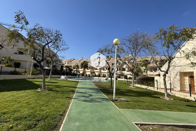 Z drugiej ręki - Mieszkanie w bloku -
Lomas De Campoamor - Costa Blanca