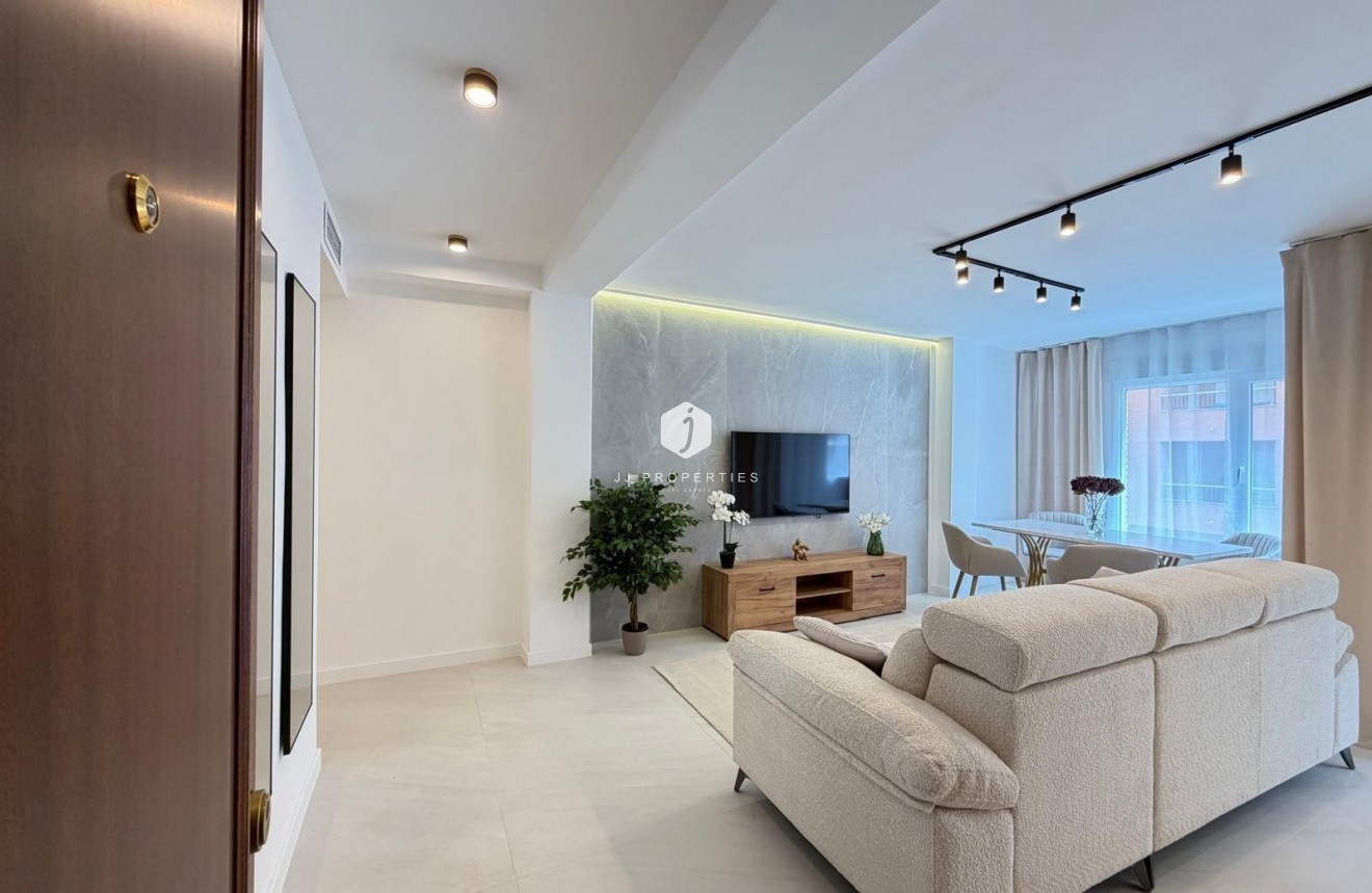 D'occasion - Appartement -
Torrevieja - Playa del Cura