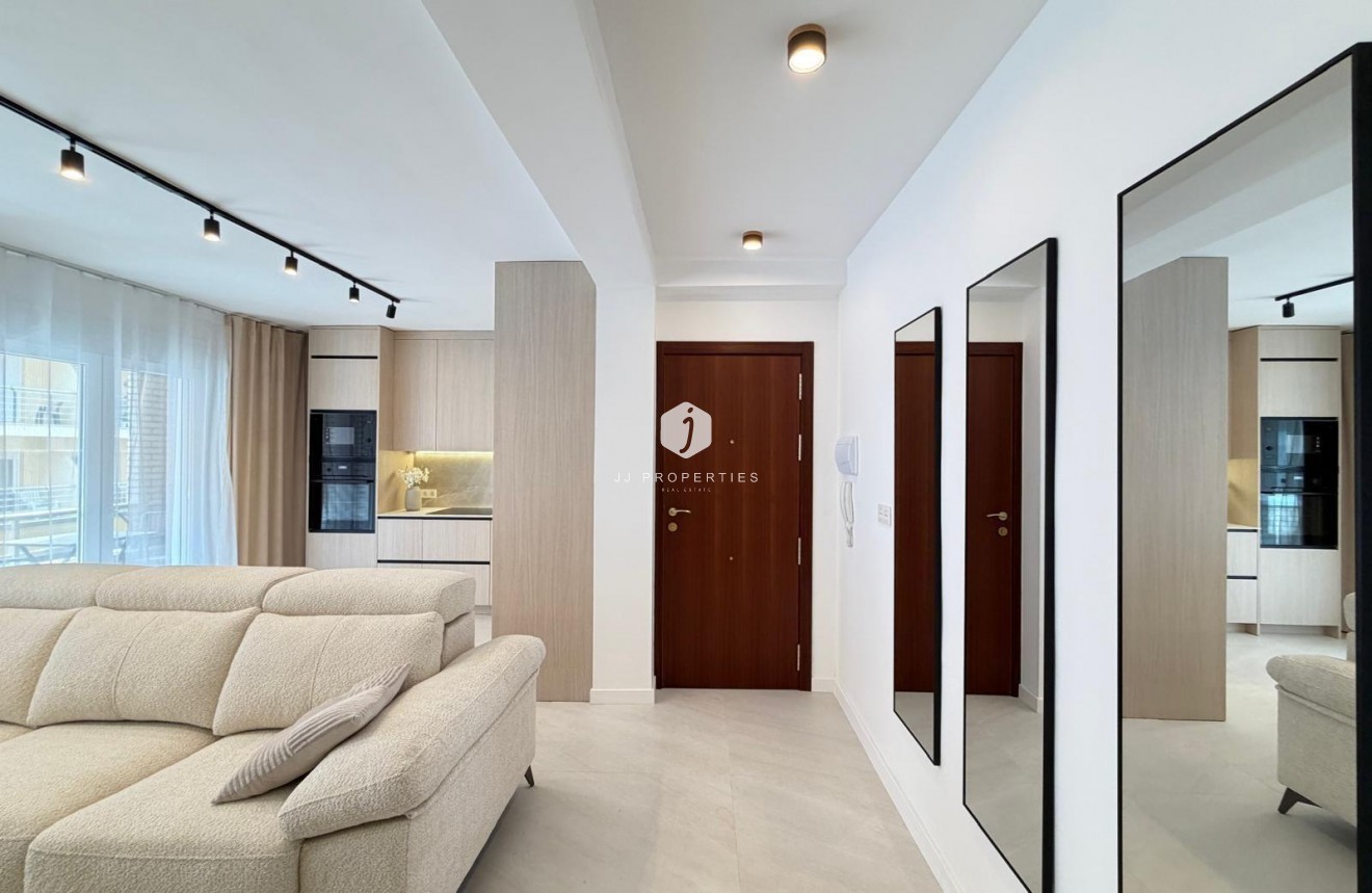 D'occasion - Appartement -
Torrevieja - Playa del Cura