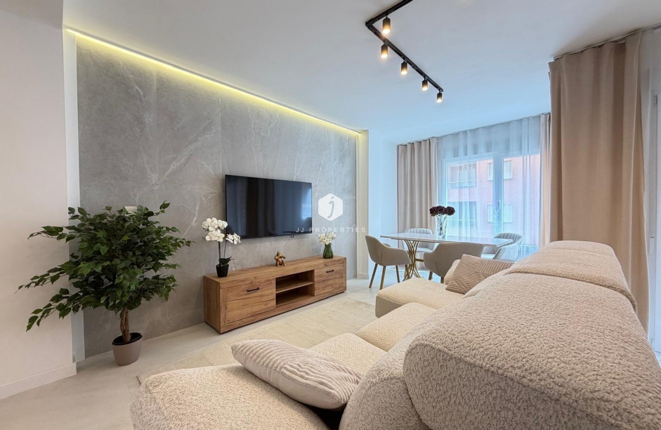 D'occasion - Appartement -
Torrevieja - Playa del Cura