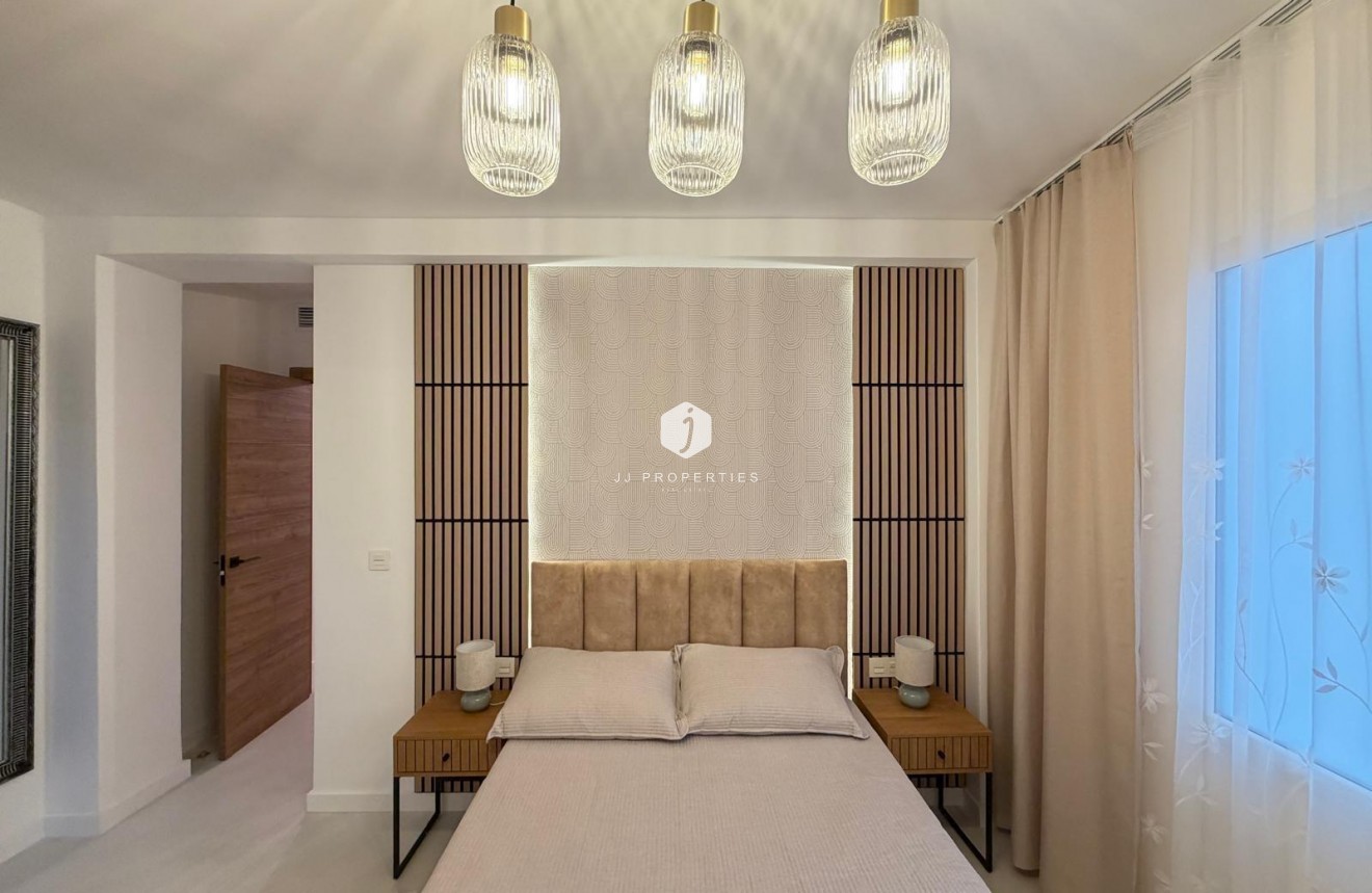 D'occasion - Appartement -
Torrevieja - Playa del Cura