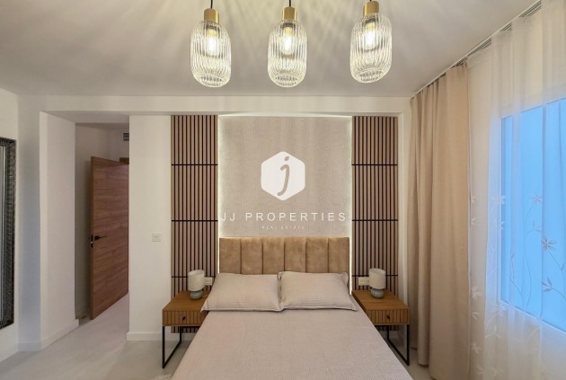 D'occasion - Appartement -
Torrevieja - Playa del Cura