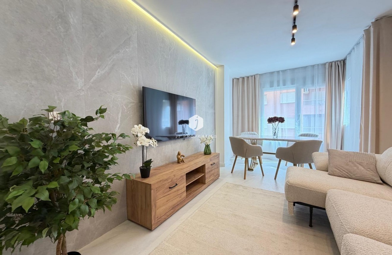 D'occasion - Appartement -
Torrevieja - Playa del Cura