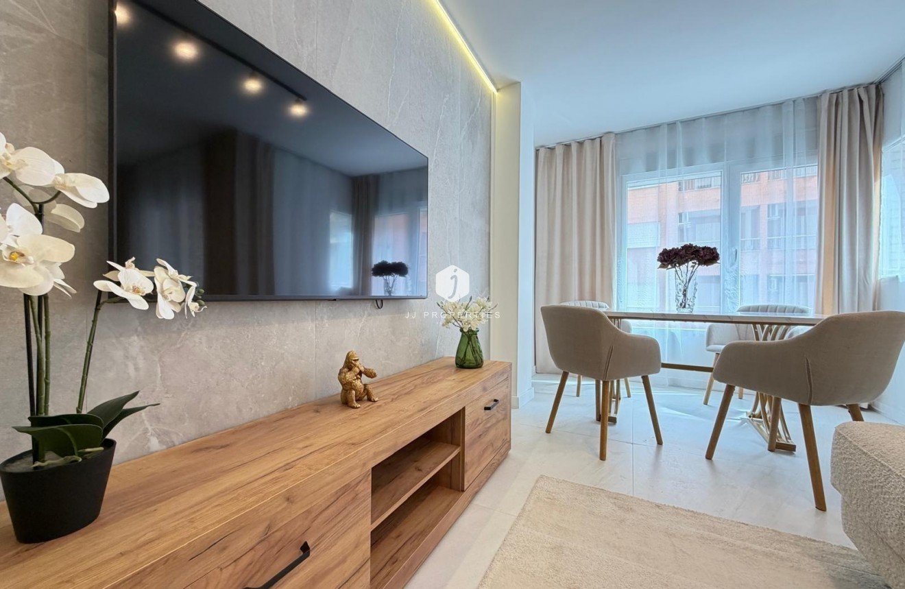 D'occasion - Appartement -
Torrevieja - Playa del Cura