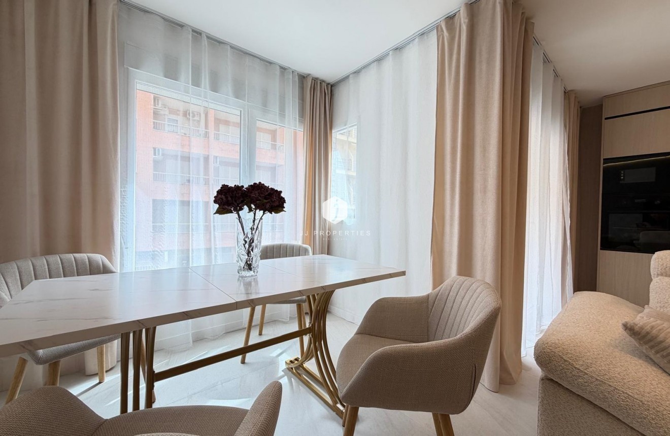 D'occasion - Appartement -
Torrevieja - Playa del Cura