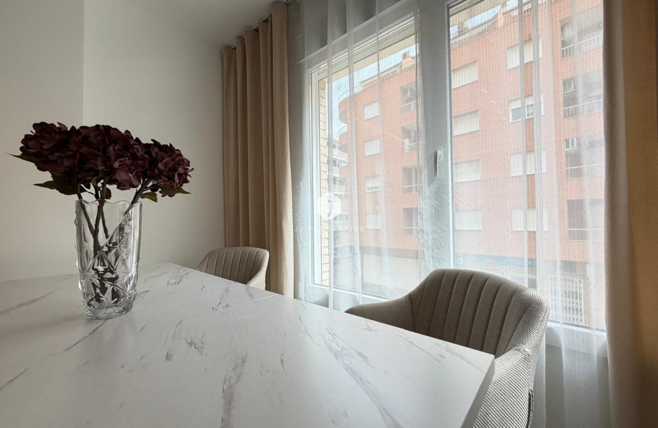 D'occasion - Appartement -
Torrevieja - Playa del Cura