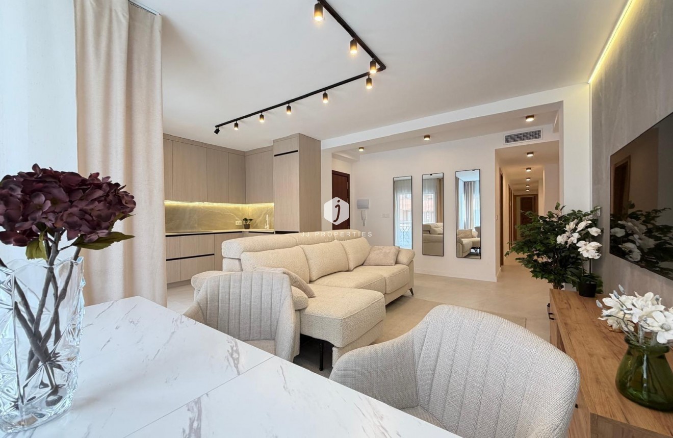D'occasion - Appartement -
Torrevieja - Playa del Cura