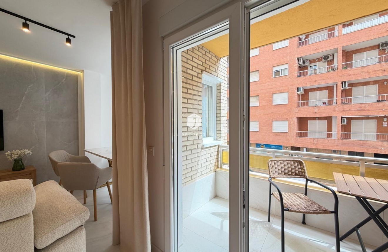 D'occasion - Appartement -
Torrevieja - Playa del Cura
