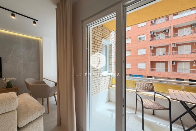 D'occasion - Appartement -
Torrevieja - Playa del Cura
