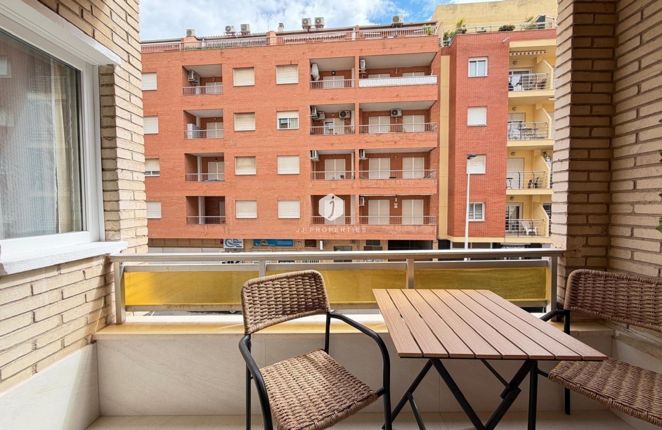 D'occasion - Appartement -
Torrevieja - Playa del Cura