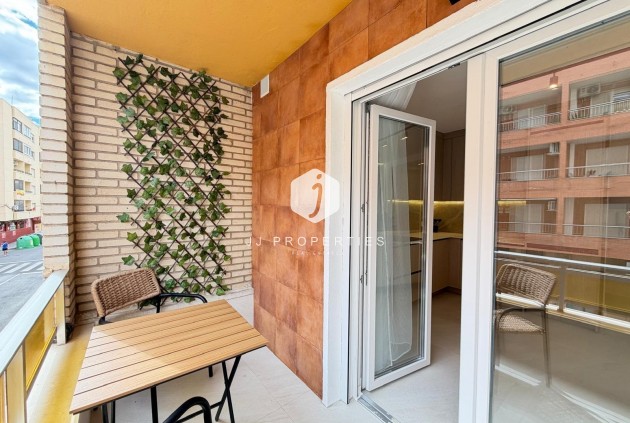 D'occasion - Appartement -
Torrevieja - Playa del Cura